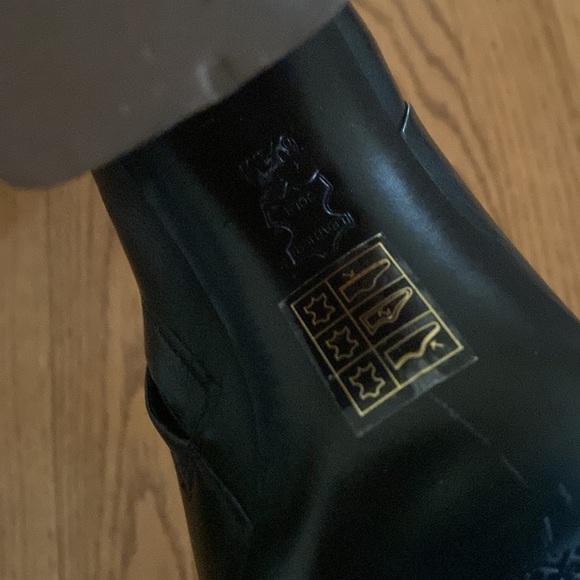 Tory Burch black leather booties. - Picture 6 of 8